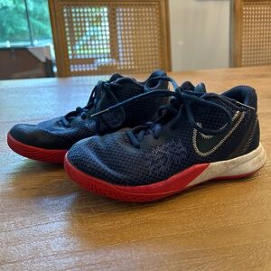 Nike Kyrie Flytrap II Basketball Shoes — Kids Size 2